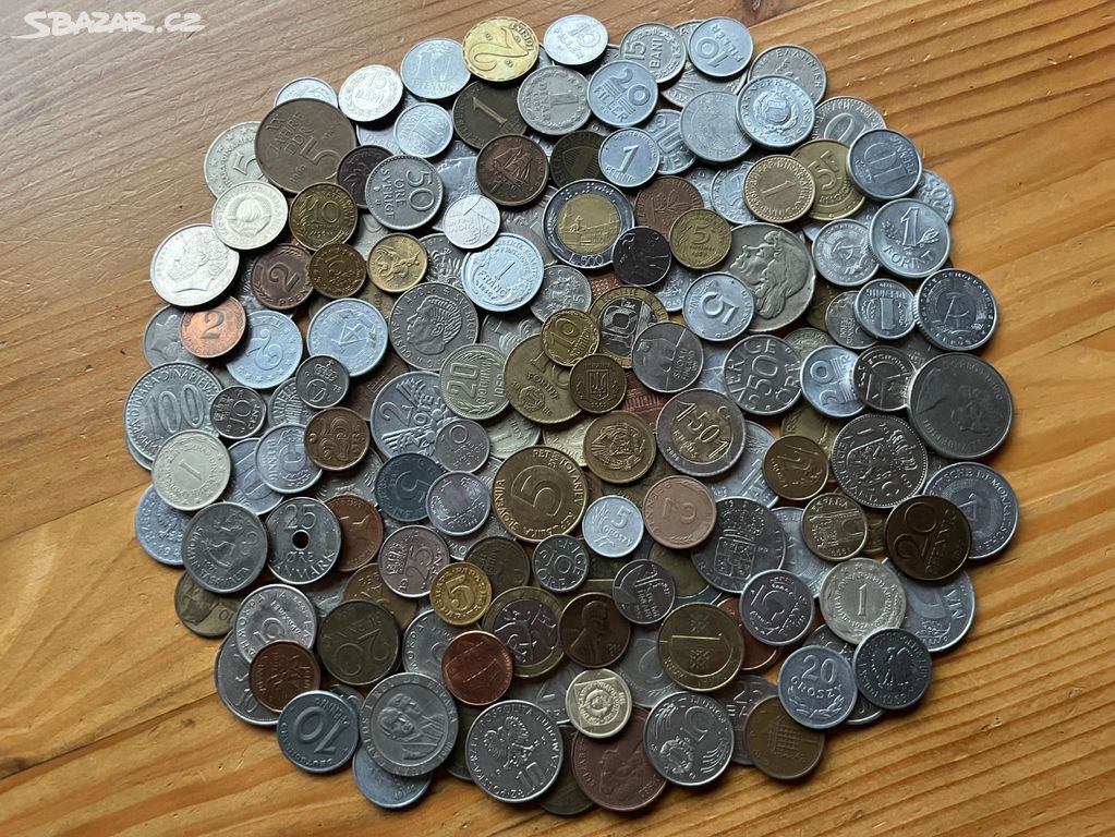 Hromádka různých mincí
